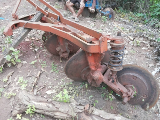 (มีคลิป)ขายรถไถ1เพลาสภาพสวยเดิมๆบางๆใช้งานน้อย FORD77 T1 TURBO เครื่องแน่นแรง ไม่หลวมเกียร์ดีไม่มีหลุด แขนสวยไม่ปะ ไอดีเหลี่ยมฝาครอบเครื่องแห้งดีไม่เยิ้ม สีซีดหน่อย ระบบไฟ ระบบไฮฯ PTO ใช้งานได้ปกติ ยางสวย4เส้น พร้อมอุปกรณ์2ชิ้น ใบดัน ผาน3(เลือกหางได้1ชิ้น