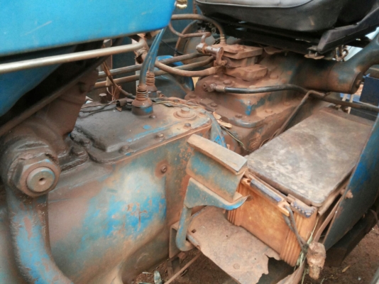 (มีคลิป)ขายรถไถ1เพลาสภาพสวยเดิมๆบางๆใช้งานน้อย FORD77 T1 TURBO เครื่องแน่นแรง ไม่หลวมเกียร์ดีไม่มีหลุด แขนสวยไม่ปะ ไอดีเหลี่ยมฝาครอบเครื่องแห้งดีไม่เยิ้ม สีซีดหน่อย ระบบไฟ ระบบไฮฯ PTO ใช้งานได้ปกติ ยางสวย4เส้น พร้อมอุปกรณ์2ชิ้น ใบดัน ผาน3(เลือกหางได้1ชิ้น