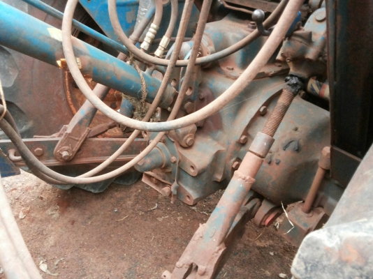 (มีคลิป)ขายรถไถ1เพลาสภาพสวยเดิมๆบางๆใช้งานน้อย FORD77 T1 TURBO เครื่องแน่นแรง ไม่หลวมเกียร์ดีไม่มีหลุด แขนสวยไม่ปะ ไอดีเหลี่ยมฝาครอบเครื่องแห้งดีไม่เยิ้ม สีซีดหน่อย ระบบไฟ ระบบไฮฯ PTO ใช้งานได้ปกติ ยางสวย4เส้น พร้อมอุปกรณ์2ชิ้น ใบดัน ผาน3(เลือกหางได้1ชิ้น