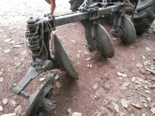 (มีคลิป)ขายรถไถ1เพลาสภาพสวยเดิมๆบางๆใช้งานน้อย FORD77 T1 TURBO เครื่องแน่นแรง ไม่หลวมเกียร์ดีไม่มีหลุด แขนสวยไม่ปะ ไอดีเหลี่ยมฝาครอบเครื่องแห้งดีไม่เยิ้ม สีซีดหน่อย ระบบไฟ ระบบไฮฯ PTO ใช้งานได้ปกติ ยางสวย4เส้น พร้อมอุปกรณ์2ชิ้น ใบดัน ผาน3(เลือกหางได้1ชิ้น