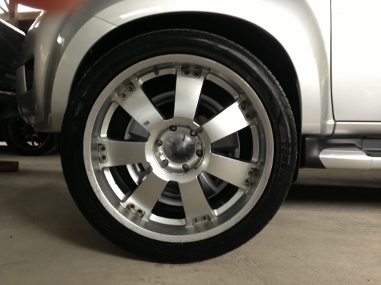 ขายล้อขอบ22 พร้อมยาง 13,000 ตามสภาพคับโทร 080-6573183