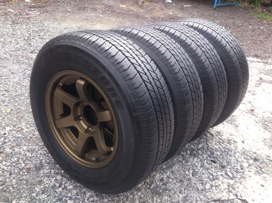 ขายแม็กTE37 น้ำตาลไหม้  6รู 139.7ขอบ17 พร้อมยางบริสโตร์265/65R17 ยางปี09 แต่ใช้งานน้อยดอกยางประมาณ80\% สวยๆ จำนวน 1 ชุด