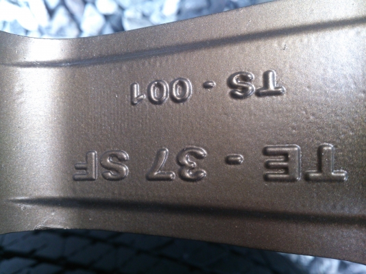 ขายแม็กTE37 น้ำตาลไหม้  6รู 139.7ขอบ17 พร้อมยางบริสโตร์265/65R17 ยางปี09 แต่ใช้งานน้อยดอกยางประมาณ80\% สวยๆ จำนวน 1 ชุด