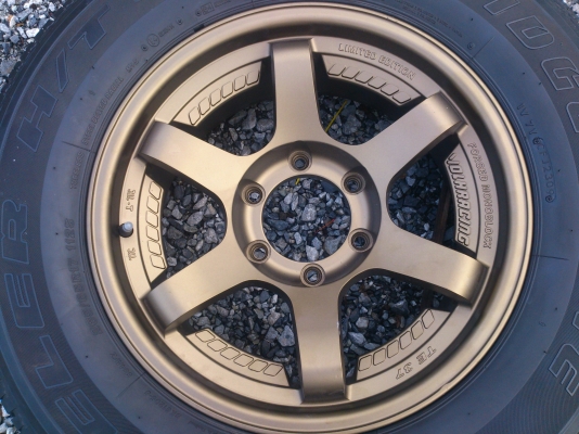 ขายแม็กTE37 น้ำตาลไหม้  6รู 139.7ขอบ17 พร้อมยางบริสโตร์265/65R17 ยางปี09 แต่ใช้งานน้อยดอกยางประมาณ80\% สวยๆ จำนวน 1 ชุด