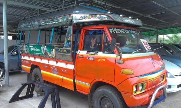 ขายรถบรรทุกสี่ล้อกลาง ขายรถบรรทุกสี่ล้อกลาง