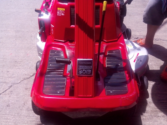 ขายรถตัดหญ้าเก่าญี่ปุ่นสภาพสวยครับ จัดส่งได้ครับ ขายรถตัดหญ้าเก่าญี่ปุ่นสภาพสวยครับ จัดส่งได้ครับ