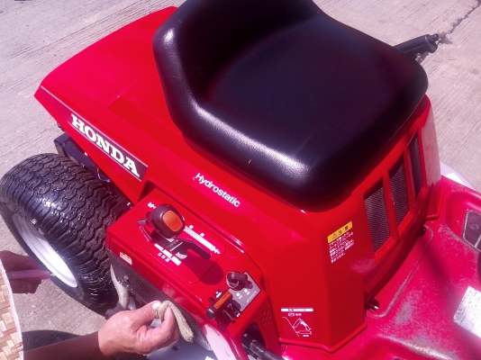 ขายรถตัดหญ้าเก่าญี่ปุ่นสภาพสวยครับ จัดส่งได้ครับ ขายรถตัดหญ้าเก่าญี่ปุ่นสภาพสวยครับ จัดส่งได้ครับ