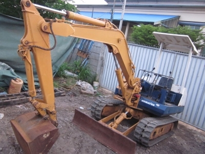 ขาย- รถขุด แบคโฮ มือสองเก่าญี่ปุ่น สภาพสวยพร้อมใช้งาน KOMATSU PC30-5 แทรคยาง