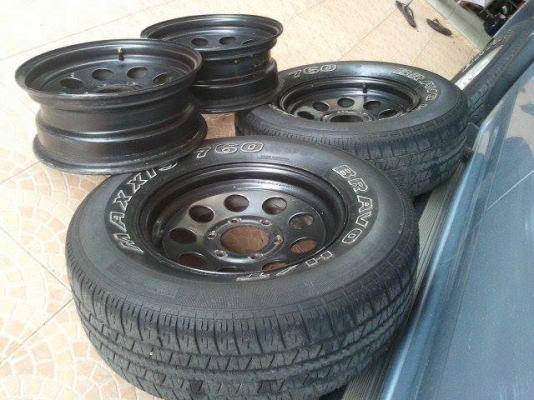 ขายล้อกะทะ15 นิ้ว 6 รู 4 วง พร้อมยาง 225/70/15 1 คู่