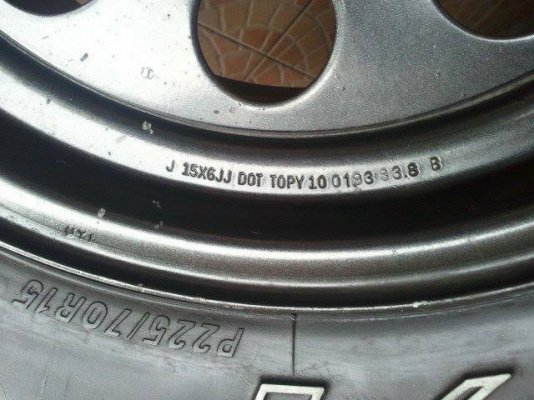 ขายล้อกะทะ15 นิ้ว 6 รู 4 วง พร้อมยาง 225/70/15 1 คู่