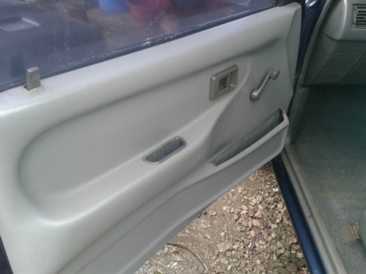 ขายไมตี้ปี97แท้โปร่งหน้าหลัง109000  รถคันนี้ตะเข็บเดิมๆทั้งคัน ไม่ผุไม่บุบ คัสซีสวยมาก (ที่เห็นสีแตกตรงประตูสาเหตุเกิดจากนานมาแล้วโดนขูดขีดเจ้าของเลยไปทำสีได้เวลาสีโป๊แตกเฉยๆ)แอร์เย็นช่วงล่างดีมีพาวเวอร์แต่ใช้ไม่ได้ใส่กระปุกธรารมดาให้เอาไปซ่อมเองเสียงวาวด