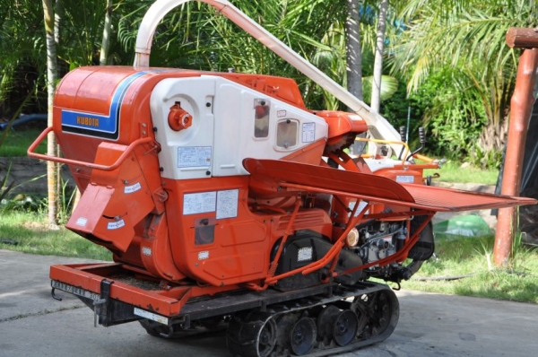 ขายเครื่องนวดข้าวKUBOTAติดรถบรรทุก ตีนตะขาบ ดีเซล สภาพสวยจัด เดิมญี่ปุ่น อะเนคประสงค์45,000เท่านั้น!!
