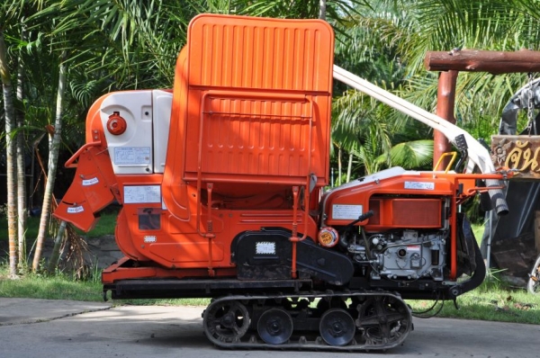 ขายเครื่องนวดข้าวKUBOTAติดรถบรรทุก ตีนตะขาบ ดีเซล สภาพสวยจัด เดิมญี่ปุ่น อะเนคประสงค์45,000เท่านั้น!!