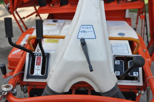 ขายเครื่องนวดข้าวKUBOTAติดรถบรรทุก ตีนตะขาบ ดีเซล สภาพสวยจัด เดิมญี่ปุ่น อะเนคประสงค์45,000เท่านั้น!!