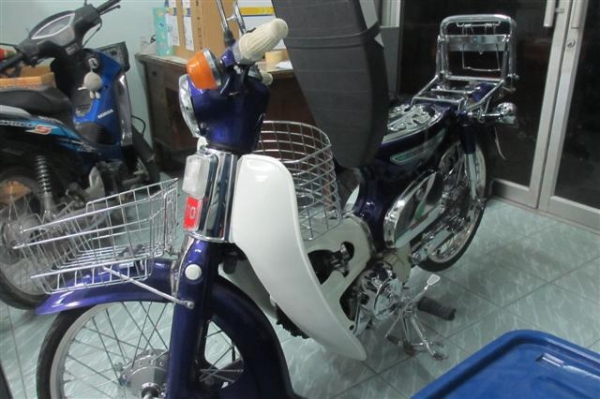 ขาย C50 เครื่องไลฟาน 110 สภาพนางฟ้าชุบโครเมี่ยมที้งคันที่เห็นในรูปให้หมดครับ ขาย C50 เครื่องไลฟาน 110 สภาพนางฟ้าชุบโครเมี่ยมที้งคันที่เห็นในรูปให้หมดครับ