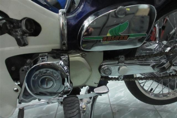 ขาย C50 เครื่องไลฟาน 110 สภาพนางฟ้าชุบโครเมี่ยมที้งคันที่เห็นในรูปให้หมดครับ ขาย C50 เครื่องไลฟาน 110 สภาพนางฟ้าชุบโครเมี่ยมที้งคันที่เห็นในรูปให้หมดครับ