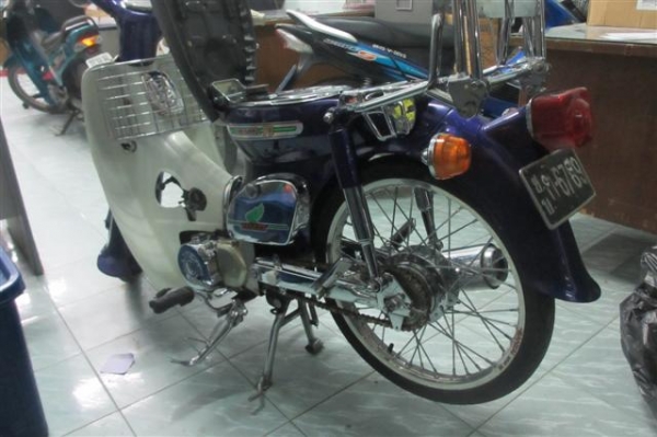 ขาย C50 เครื่องไลฟาน 110 สภาพนางฟ้าชุบโครเมี่ยมที้งคันที่เห็นในรูปให้หมดครับ ขาย C50 เครื่องไลฟาน 110 สภาพนางฟ้าชุบโครเมี่ยมที้งคันที่เห็นในรูปให้หมดครับ