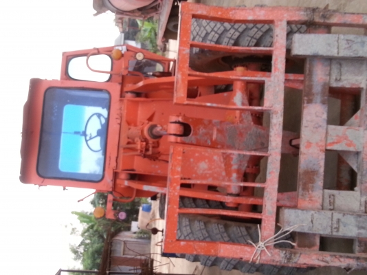 รถตัก ยี่ห้อ KOMATSU รุ่น PAY LOADER สภาพสวยมากๆ ยางเต็มๆ 90\% + มีแอร์ รถนอก