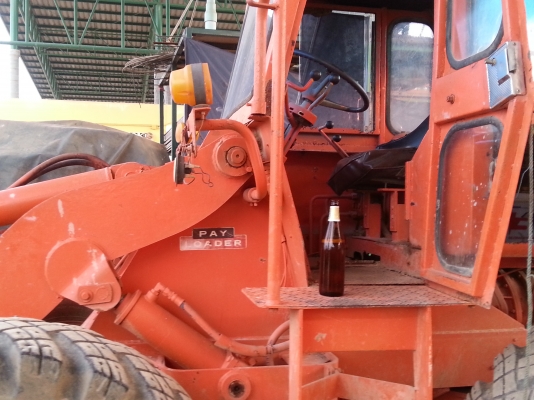 รถตัก ยี่ห้อ KOMATSU รุ่น PAY LOADER สภาพสวยมากๆ ยางเต็มๆ 90\% + มีแอร์ รถนอก