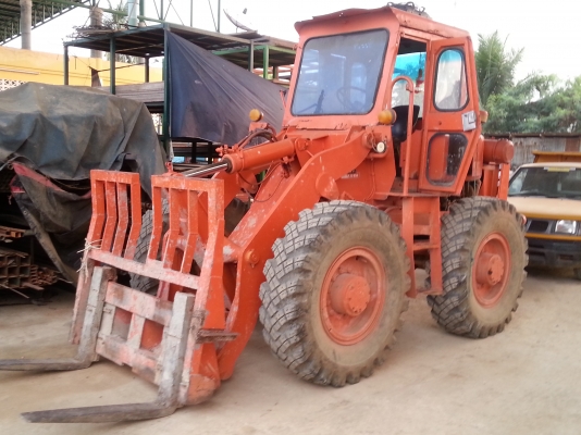 รถตัก ยี่ห้อ KOMATSU รุ่น PAY LOADER สภาพสวยมากๆ ยางเต็มๆ 90\% + มีแอร์ รถนอก