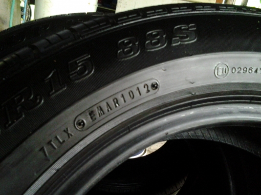 ขายยางDUNLOP ปี12 ขอบ15สวยสวยเหมือนใหม่