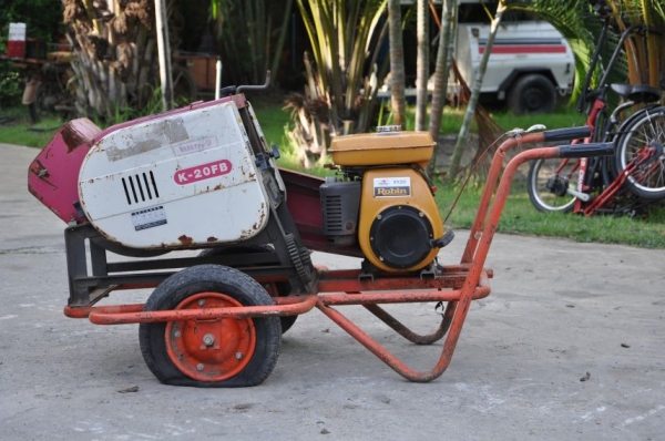 ขายเครื่องย่อยกิ่งไม้ROBIN สภาพสวยเดิมจากญี่ปุ่น ยังไม่เคยใช้งานในไทย 16,000 เท่านั้น