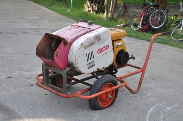 ขายเครื่องย่อยกิ่งไม้ROBIN สภาพสวยเดิมจากญี่ปุ่น ยังไม่เคยใช้งานในไทย 16,000 เท่านั้น