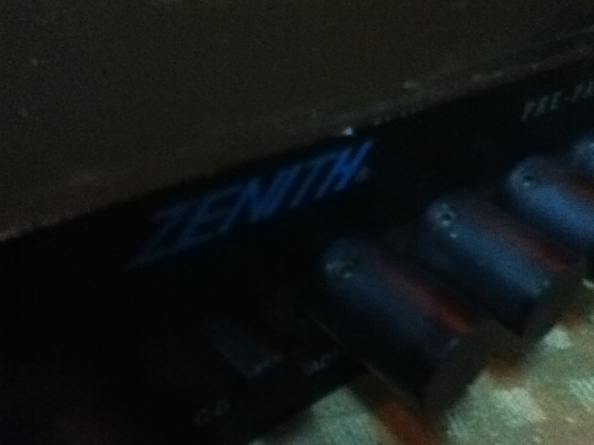 ขายปรีแอมป์ ZENITH รุ่น pre-paracraphic (USA แท้ๆ) เสียงดีครับ