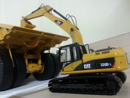 โมเดลcaterpilar 320DLจัดส่งให้แล้วครับ ขอบคุณครับ โมเดลcaterpilar 320DLจัดส่งให้แล้วครับ ขอบคุณครับ