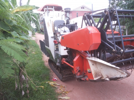 ขายรถเกี่ยวนวดข้าวDc60 พร้อมเทรลเลอร์