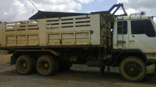 MITSUBISHI FUSO FN527 - 195 HP 6D16 MA สิบล้อดั๊มพ์ 2 เพลา กระบะดั๊มพ์เหล็ก 12 ตันของ KAC สภาพสวย เครื่องแรงดีไม่เยิ้ม หัวเก๋งตาเหลี่ยมสวยจัดระบบไฟส่องสว่างครบครัน ภายในคอนโซลสวยครบพร้อม แอร์ พวงมาลัยเพาเวอร์ ระบบเบรคทริ๊ปฟี้ ช่วงล่างแน่นคัชซีไม่มีบวม ยาง