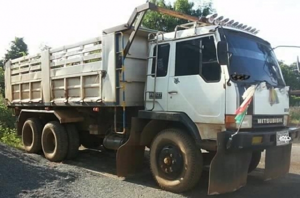 MITSUBISHI FUSO FN527 - 195 HP 6D16 MA สิบล้อดั๊มพ์ 2 เพลา กระบะดั๊มพ์เหล็ก 12 ตันของ KAC สภาพสวย เครื่องแรงดีไม่เยิ้ม หัวเก๋งตาเหลี่ยมสวยจัดระบบไฟส่องสว่างครบครัน ภายในคอนโซลสวยครบพร้อม แอร์ พวงมาลัยเพาเวอร์ ระบบเบรคทริ๊ปฟี้ ช่วงล่างแน่นคัชซีไม่มีบวม ยาง