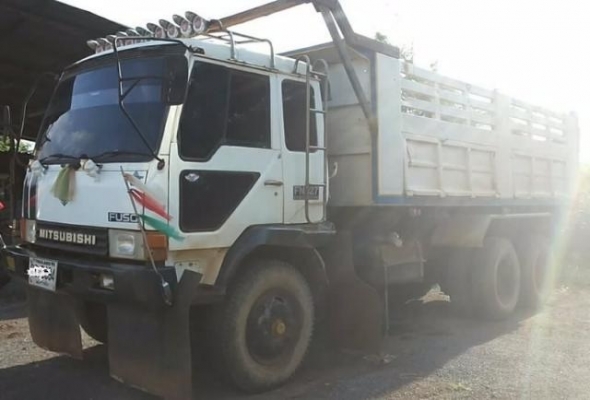 MITSUBISHI FUSO FN527 - 195 HP 6D16 MA สิบล้อดั๊มพ์ 2 เพลา กระบะดั๊มพ์เหล็ก 12 ตันของ KAC สภาพสวย เครื่องแรงดีไม่เยิ้ม หัวเก๋งตาเหลี่ยมสวยจัดระบบไฟส่องสว่างครบครัน ภายในคอนโซลสวยครบพร้อม แอร์ พวงมาลัยเพาเวอร์ ระบบเบรคทริ๊ปฟี้ ช่วงล่างแน่นคัชซีไม่มีบวม ยาง