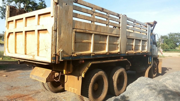 MITSUBISHI FUSO FN527 - 195 HP 6D16 MA สิบล้อดั๊มพ์ 2 เพลา กระบะดั๊มพ์เหล็ก 12 ตันของ KAC สภาพสวย เครื่องแรงดีไม่เยิ้ม หัวเก๋งตาเหลี่ยมสวยจัดระบบไฟส่องสว่างครบครัน ภายในคอนโซลสวยครบพร้อม แอร์ พวงมาลัยเพาเวอร์ ระบบเบรคทริ๊ปฟี้ ช่วงล่างแน่นคัชซีไม่มีบวม ยาง
