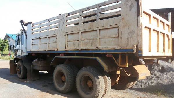 MITSUBISHI FUSO FN527 - 195 HP 6D16 MA สิบล้อดั๊มพ์ 2 เพลา กระบะดั๊มพ์เหล็ก 12 ตันของ KAC สภาพสวย เครื่องแรงดีไม่เยิ้ม หัวเก๋งตาเหลี่ยมสวยจัดระบบไฟส่องสว่างครบครัน ภายในคอนโซลสวยครบพร้อม แอร์ พวงมาลัยเพาเวอร์ ระบบเบรคทริ๊ปฟี้ ช่วงล่างแน่นคัชซีไม่มีบวม ยาง