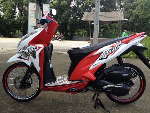 HONDA CLICK 125Iรถปี2012วิ่ง5xxxโลตัวใหม่ล่าสุดสวยๆมีเล่มพร้อมโอน