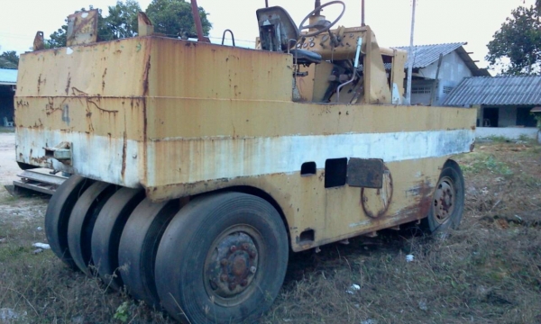 รถบดล้อยาง