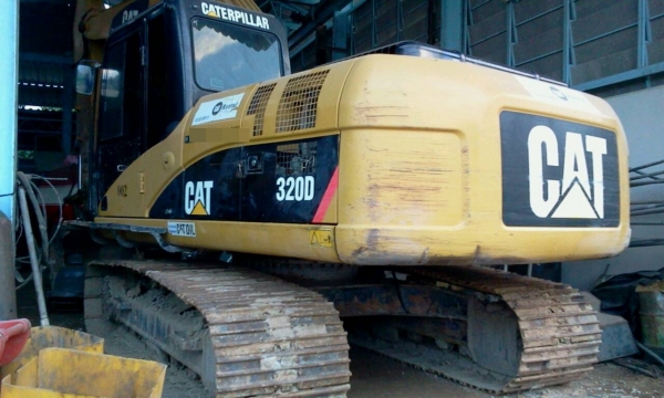 CAT320D