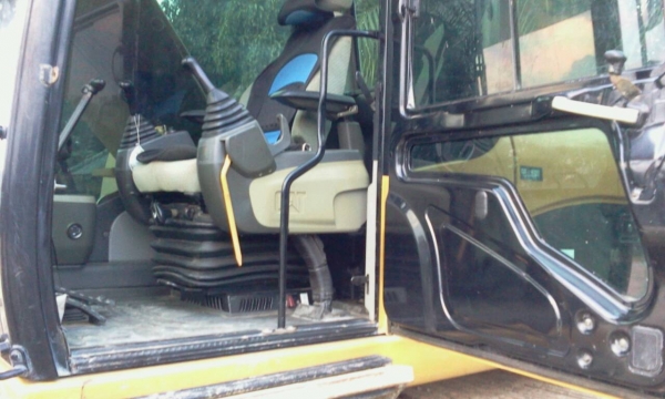 CAT320D