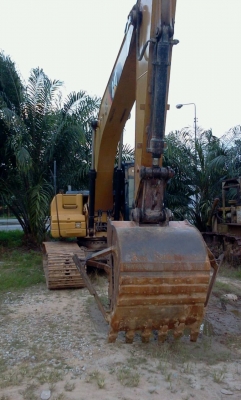 CAT320D