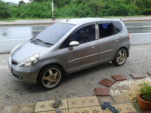 ขาย Honda Jazz โฉมแรก ปี 2004 เกียร์ออโต้ ราคา 280,000 บาท