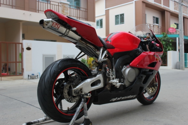 บรีส ไบค์ ช็อป ลำลูกกา((ใหม่ล่าสุด)) CBR1000RR ปี2005 สเเป็คอเมกา พร้อมสรรพสามิต สีเดิม