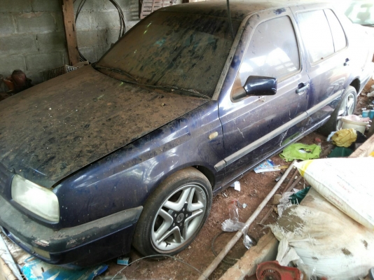 ขาย รถเก๋งตามสภาพ  VOLKSWAGEN VENTO CL 1.8 วางเครื่องNISSAN SUNNY เกียร์AUTO สีบอดี้ยังดี ยางดี4เส้น ล้อแม็ก ภายในเบาะหนัง(ไม่สวยแล้ว) คอนโซลครบ แอร์ต้องเช็ค ไม่แก๊ส ทะเบียนขาด2ปี เอาไปเก็บภายในกับระบบไฟ ใช้ได้เลย ราคาต่อรองได้เด้อ พี่น้องครับ