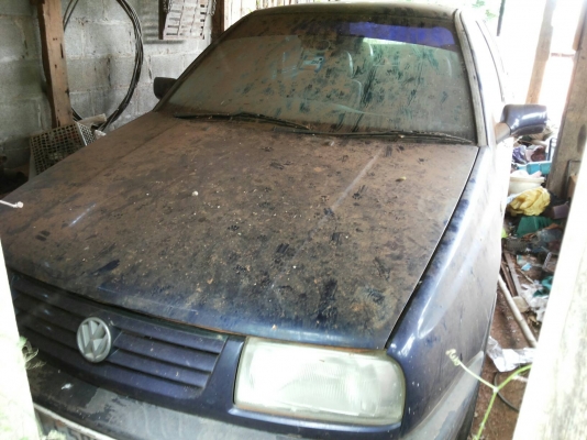 ขาย รถเก๋งตามสภาพ  VOLKSWAGEN VENTO CL 1.8 วางเครื่องNISSAN SUNNY เกียร์AUTO สีบอดี้ยังดี ยางดี4เส้น ล้อแม็ก ภายในเบาะหนัง(ไม่สวยแล้ว) คอนโซลครบ แอร์ต้องเช็ค ไม่แก๊ส ทะเบียนขาด2ปี เอาไปเก็บภายในกับระบบไฟ ใช้ได้เลย ราคาต่อรองได้เด้อ พี่น้องครับ