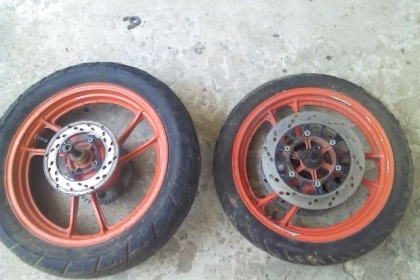 ขายชุดหน้า Disk คู่ ของ Suzuki 400 cc และล้อหน้า หลัง