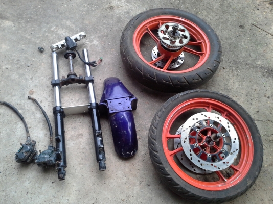 ขายชุดหน้า Disk คู่ ของ Suzuki 400 cc และล้อหน้า หลัง