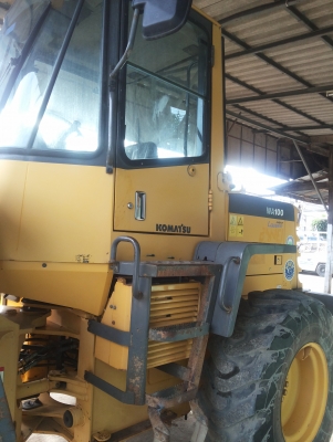 ขายรถตัก ล้อยาง W100