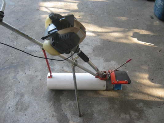 เครื่องแหวกร่องน้ำ