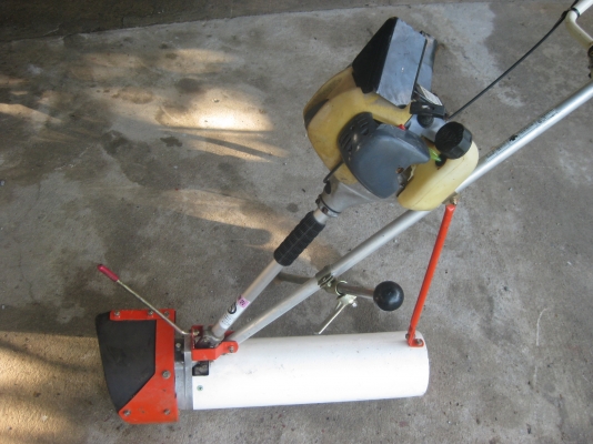 เครื่องแหวกร่องน้ำ