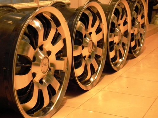 ขายล้อแม็ก 6รู ขอบ 17x7.5" ET20 ขายล้อแม็ก 6รู ขอบ 17x7.5" ET20